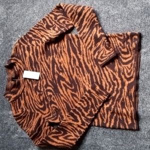 Ann Taylor NWT animal print mock neck